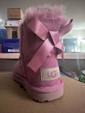 UGG Kids T Mini Bailey Bow II Boots in Dusty Orchid